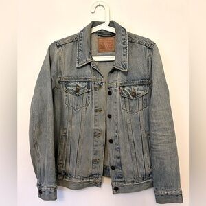 Levi’s denim jacket